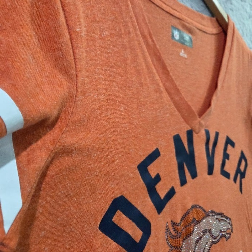 Denver Broncos Women's Large Bling T-Shirt Rhinestone V-Neck Orange NFL Sparkly - Picture 10 of 12
